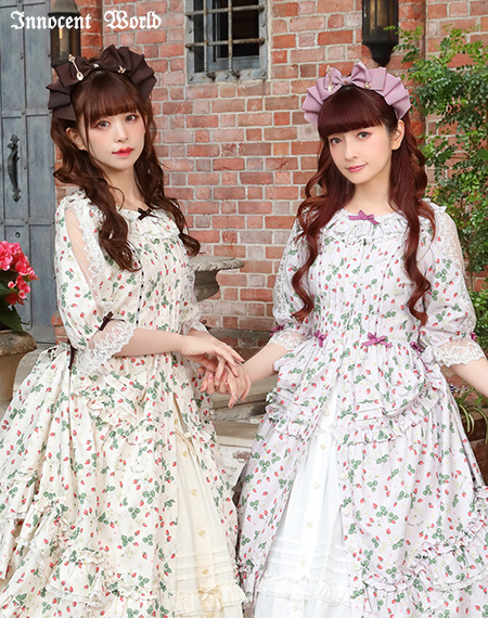 ロイヤルストロベリースカラップドレスRoyal Strawberry Scalloped Dress